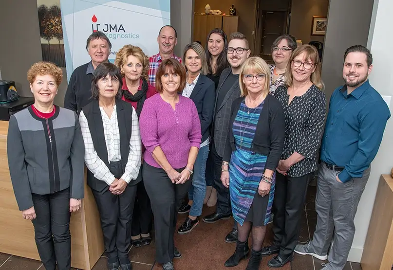 L'équipe d'infirmières et de gestionnaires de JMA Diagnostics dans leur centre de prise de sang à Laval